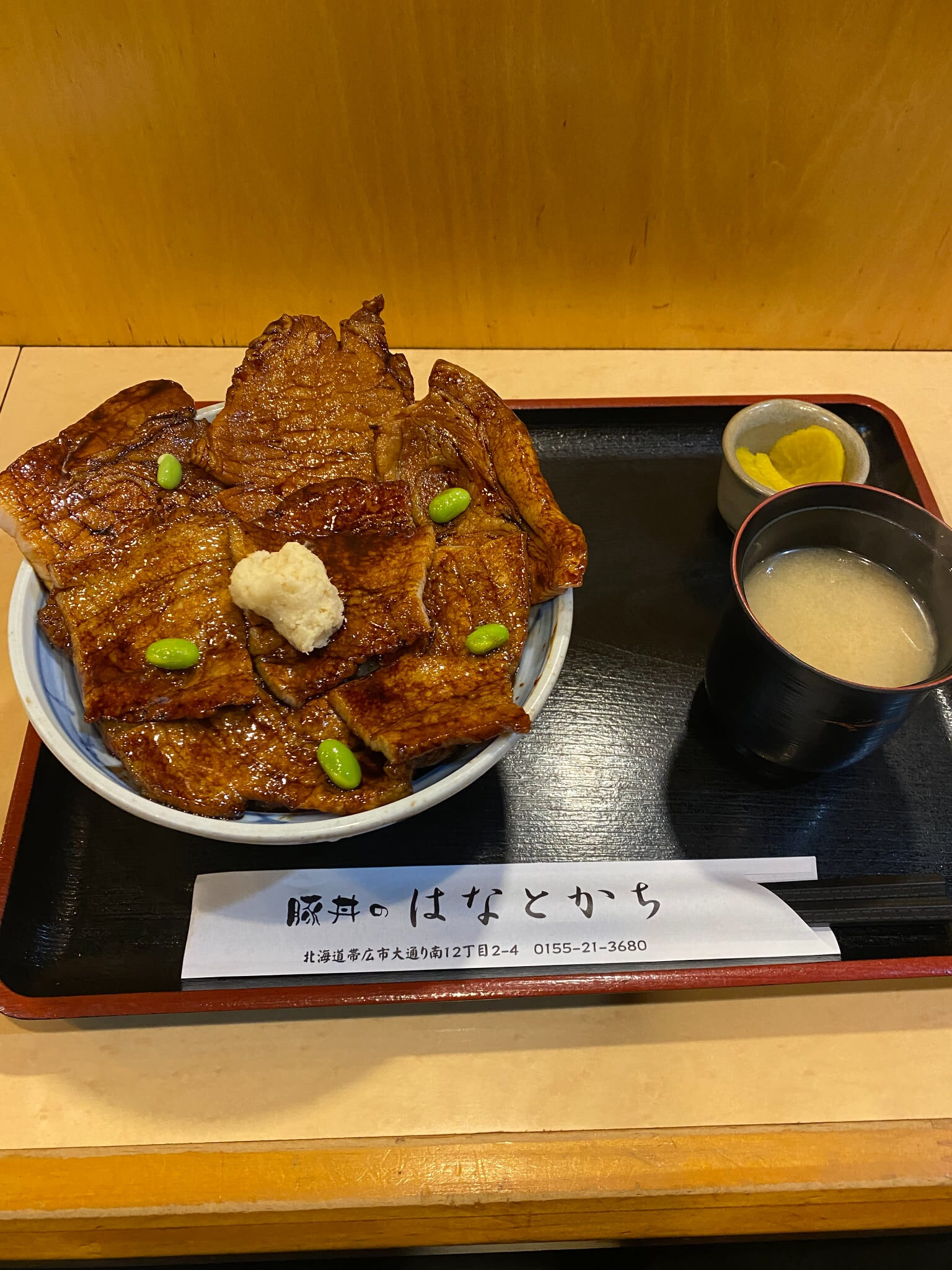 【帯広豚丼はなとかち】炭火じゃないのに炭火を超える？タレを重ねて仕上げる唯一無二の豚丼